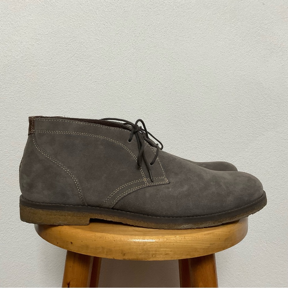Johnston & Murphy Grey Suede Lace Up Chukka Boot Gum Sole Size 13M Dressy